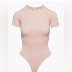 Aritzia the group by babaton seamless tee bodysuit Poetic Pink size Large ribbed